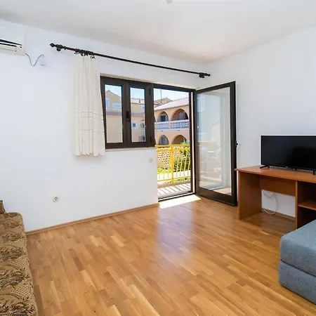 Goran Near The Apartment Srima