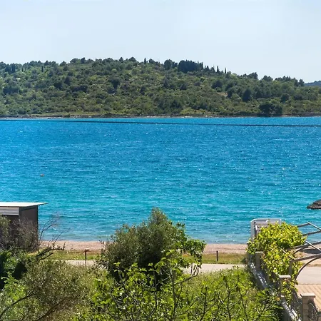 Apartment Goran Near The Srima