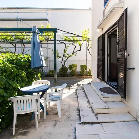 Apartment Goran Near The Srima