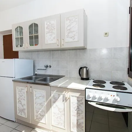 Apartment Goran Near The Srima