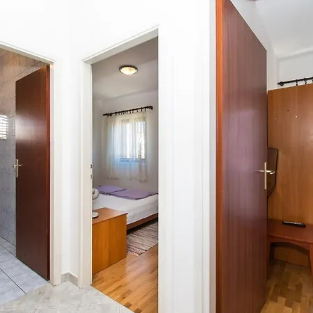 Apartment Goran Near The Srima