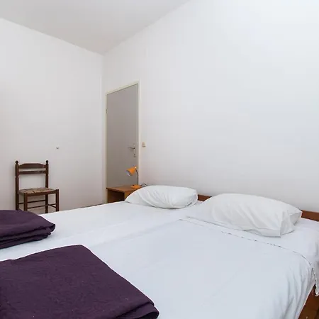 Apartment Goran Near The Srima