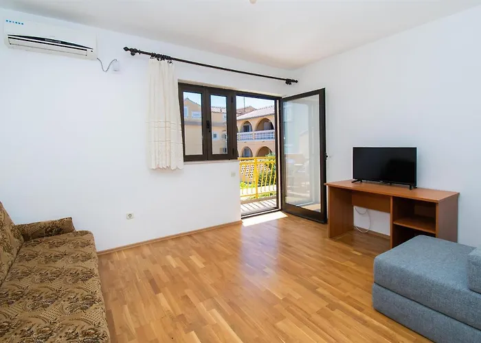 Goran Near The Apartment Srima