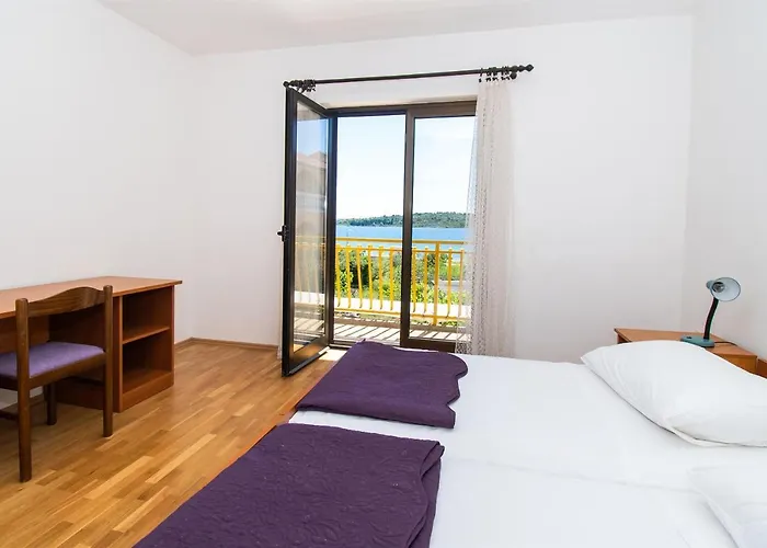 Appartement Goran Near The