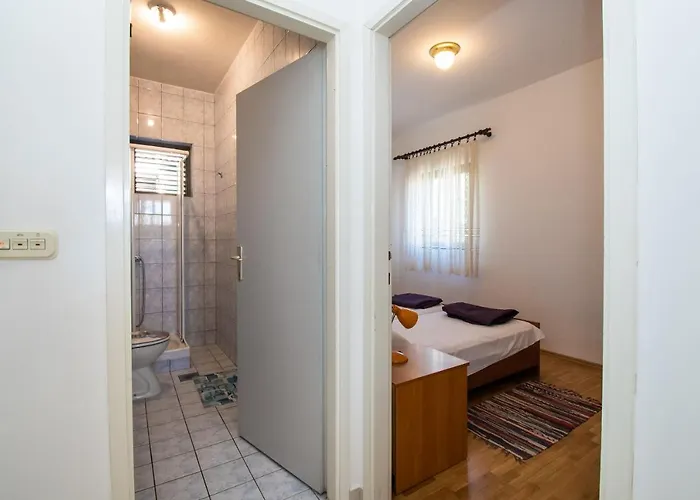 Appartement Goran Near The