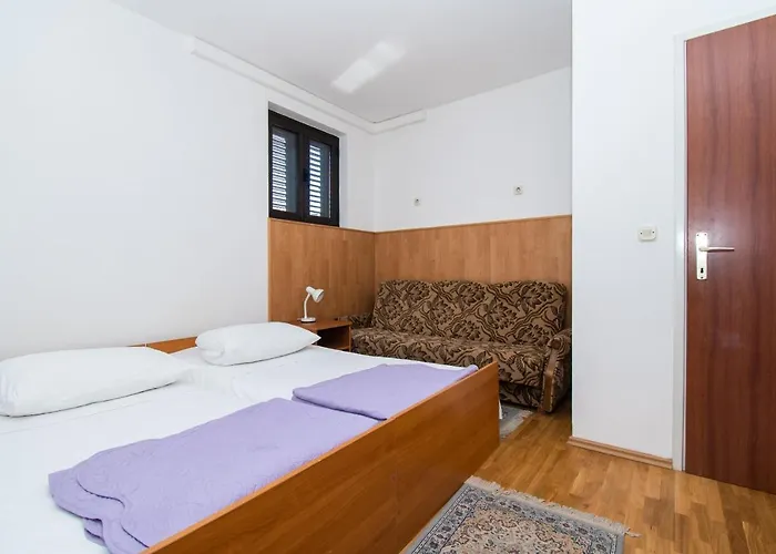 Appartement Goran Near The